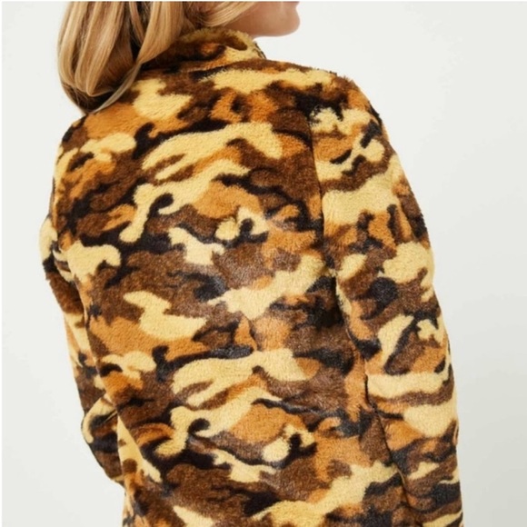 Hayden Girls Fleece Camouflage Pullover - Picture 2 of 3